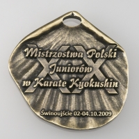 medale odlewany; wykończenie w kolorze patynowanego mosiądzu; wielkość 70x72mm