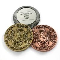 medale odlewane; wykończenie w trzech kolorach sportowych; wkładka personalizująca; medale wykonane dla Tramwaje Warszawskie Sp. z o.o.