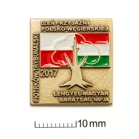 znaczek pins tłoczony z mosiądzu; patynowany, malowany ręcznie; znaczek wykonany dla Miasta Piotrków Trybunalski