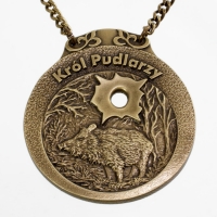 medal myśliwski; motyw dzik; Król Pudlarzy; wykończenie w kolorze patynowanego mosiądzu