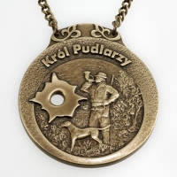medal myśliwski; motyw myśliwy z psem; Król Pudlarzy; wykończenie w kolorze patynowanego mosiądzu