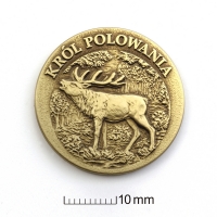 pins; znaczek myśliwski tłoczony z mosiądzu; wykończenie przez patynowanie; motyw jeleń; średnica 30 mm; Król Polowania