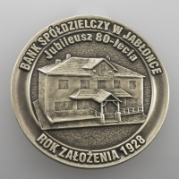 medal odlewany; wykończenie w kolorze patynowanego mosiądzu; średnica 70mm