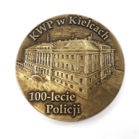 medal odlewany o średnicy 70 mm; wykończenie w kolorze patynowanego mosiądzu; medal wykonany z okazji Wojewódzkich Obchodów Święta Policji KWP w Kielcach