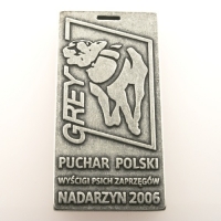 medal odlewany; wykończenie w kolorze patynowanego srebra; wymiary 45 x 90 mm