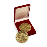 medal tłoczony z mosiądzu; wykończenie przez patynowanie; medal wybity dla Stowarzyszenia Auxilium 'Hospicjum Św. Arnolda Janssena w Nysie'