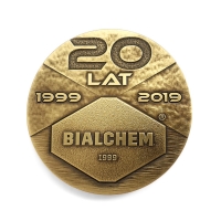 medal tłoczony z mosiądzu; średnica 70 mm; wykończenie przez patynowanie; medale wytłoczone dla Bialchem Group Sp. z o.o.