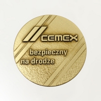 medal tłoczony z mosiądzu; wykończenie przez patynowanie; średnica 50mm; medal wybity dla CEMEX Polska Sp. z o.o.