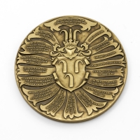 medal tłoczony z mosiądzu; wykończenie przez patynowanie; średnica 70 mm 