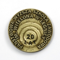 medal okolicznościowy tłoczony z mosiądzu; wykończenie przez patynowanie
