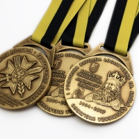 medal tłoczony z mosiądzu; wykończenie przez patynowanie; odlewane, szerokie ucho; tasiemka przeszywana; średnica 70mm; medal wykonany dla Dowództwa 1 Brygady Logistycznej w Bydgoszczy