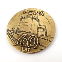 medal tłoczony z mosiądzu; średnica 70 mm; wykończenie przez patynowanie; medale wykonane na zamówienie PERN S.A. 
