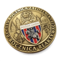 medal tłoczony z mosiądzu; średnica 70 mm; wykończenie przez patynowanie; malowany kolorami; dodatkowy element odlewany ze stopów do odlewów precyzyjnych; medale wykonane na zamówienie Klubu Piłkarskiego Pogoń Lwów 