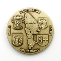 medal tłoczony z mosiądzu; wykończenie przez patynowanie; medal tłoczony dla Powiatu Polickiego z okazji obchodów 100-lecia odzyskania niepodległości przez Polskę