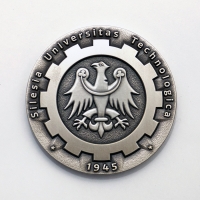 medal tłoczony z mosiądzu; wykończenie przez srebrzenie i patynowanie; średnica 70mm; medal wykonany dla Politechniki Śląskiej