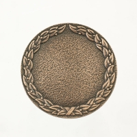 medal uniwersalny; średnica 70mm; motyw - ozdobny wieniec laurowy; wykończenie w kolorze patynowanej miedzi; wkładka 50mm