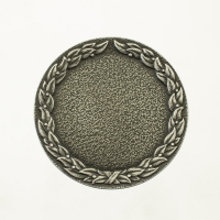 medal uniwersalny; średnica 70mm; motyw - ozdobny wieniec laurowy; wykończenie w kolorze patynowanego srebra; wkładka 50mm