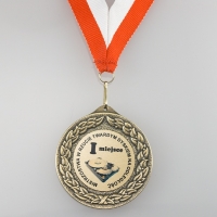 medal uniwersalny; przykład medalu z wkładką grawerton; medal wieszany na tasiemce