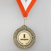 medal uniwersalny; przykład medalu z wkładką grawerowaną; medal wieszany na tasiemce