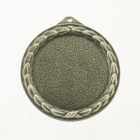 medal uniwersalny; średnica 70mm; motyw - sportowy wieniec laurowy; wykończenie w kolorze patynowanego srebra; wkładka 50mm; uszko do tasiemki