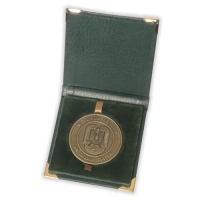 opakowanie introkalowe robione na zamówienie; dostępne kolory zielony, bordowy, niebieski, brązowy; wkładka przystosowana kształtem i wielkością do medalu