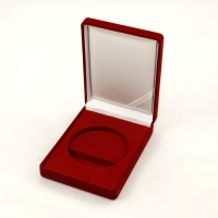 opakowanie typu jubilerskiego do medali; flokowane; wieczko zamykane na zawiasie; kolor bordowy; dostępne wielkości wkładek dla medali o średnicach 50, 60, 70 mm