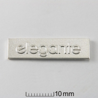 znaczek pins tłoczony z mosiądzu; wykończenie przez srebrzenie do połysku