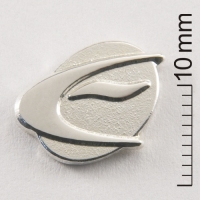 znaczek pins tłoczony z mosiądzu; wykończenie przez srebrzenie