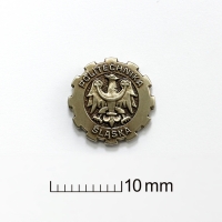 znaczek pins tłoczony z alpaki; wykończenie przez patynowanie; znaczek wykonany dla Politechniki Śląskiej