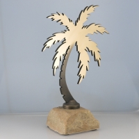 statuetka wykonana z mosiądzu; podstawa z piaskowca