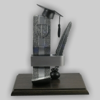statuetka wykonana w technice mieszanej; podstawa MDF